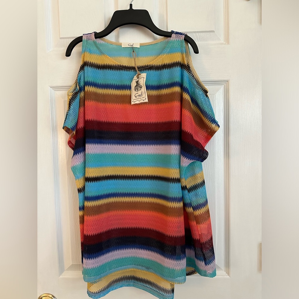 Easel Cold Shoulder